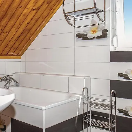 Awesome In Balatonmkeresztur W/ 3 Bedrooms